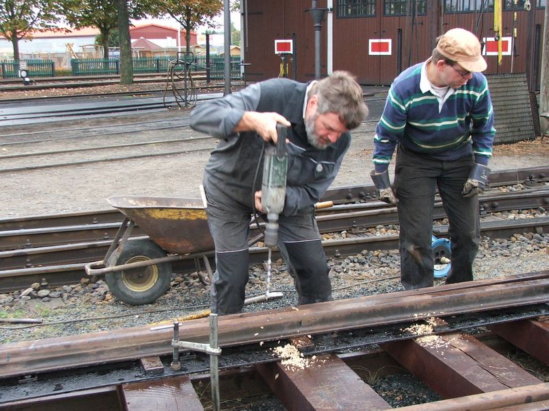 2009-09-29, Museumsbahn Weichenbau03.JPG